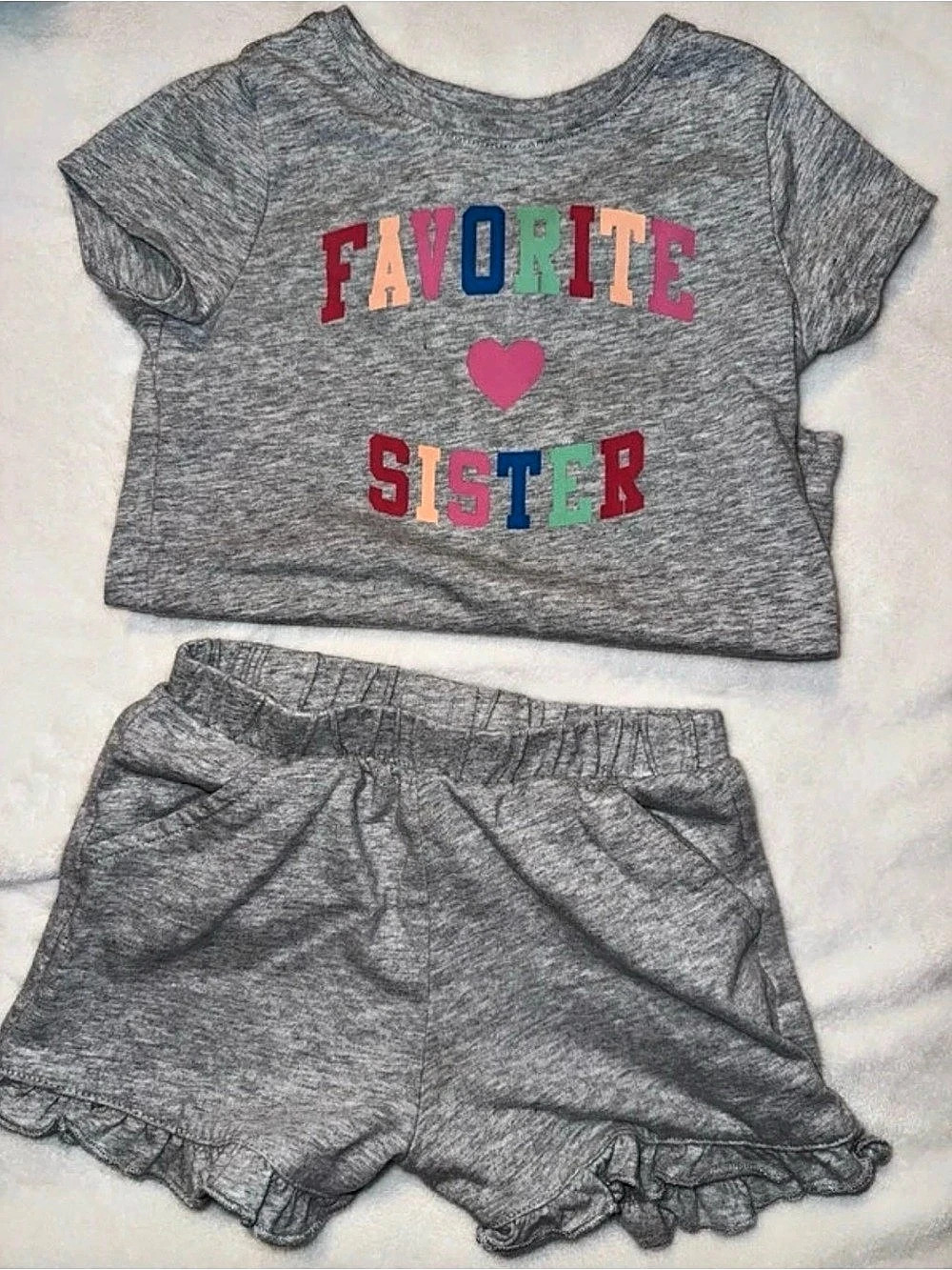 Girls Graphic Matching Set in Gray Like New